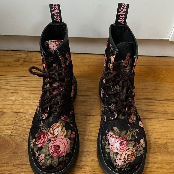 Dr. Marten’s Floral Printed Canvas 8 Eye Combat Boots Size 5 - Picture 6 of 16
